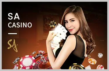 Bàn Poker với chip cược và lá bài